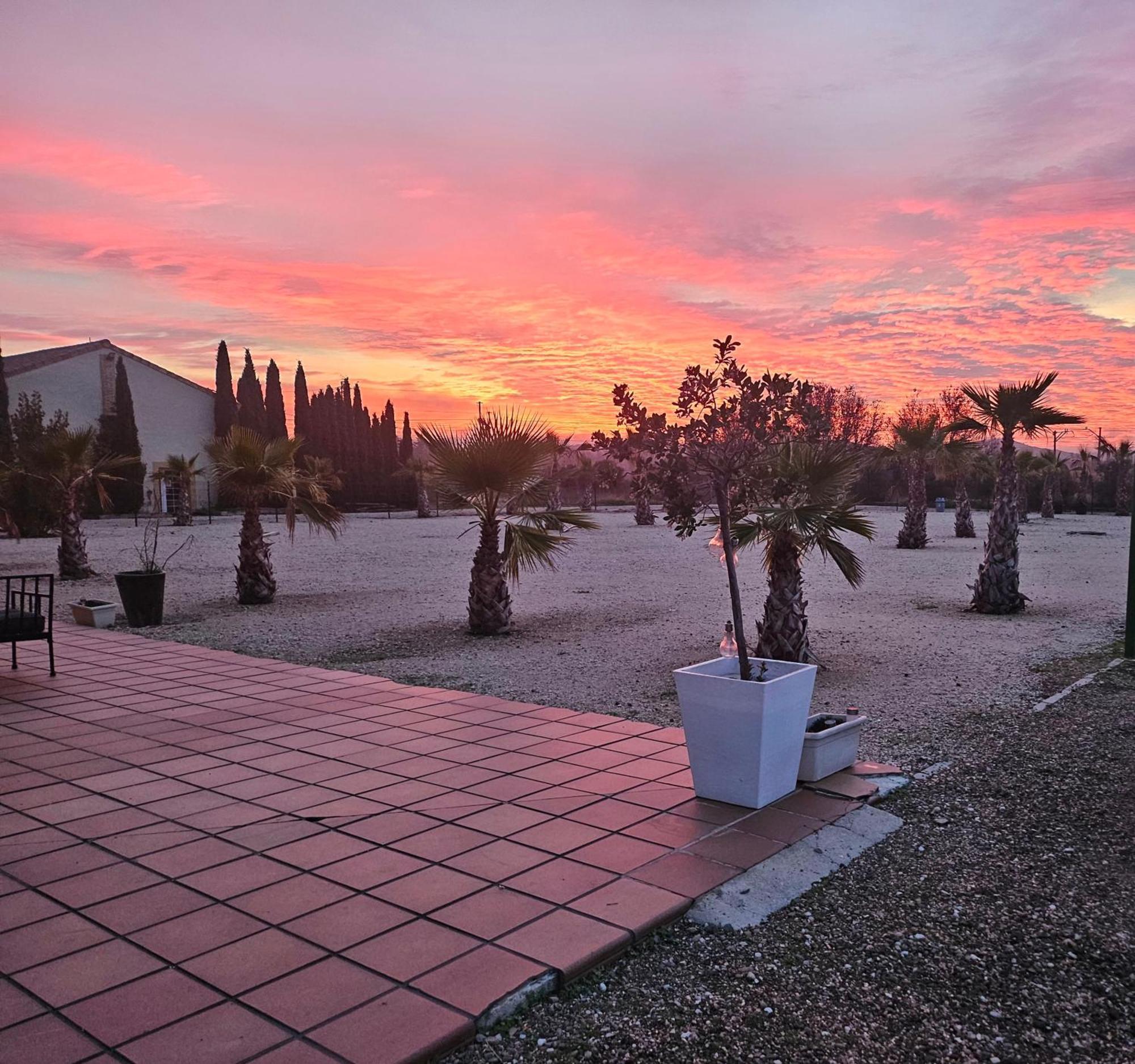 Hotel Villa Marcilla Buitenkant foto