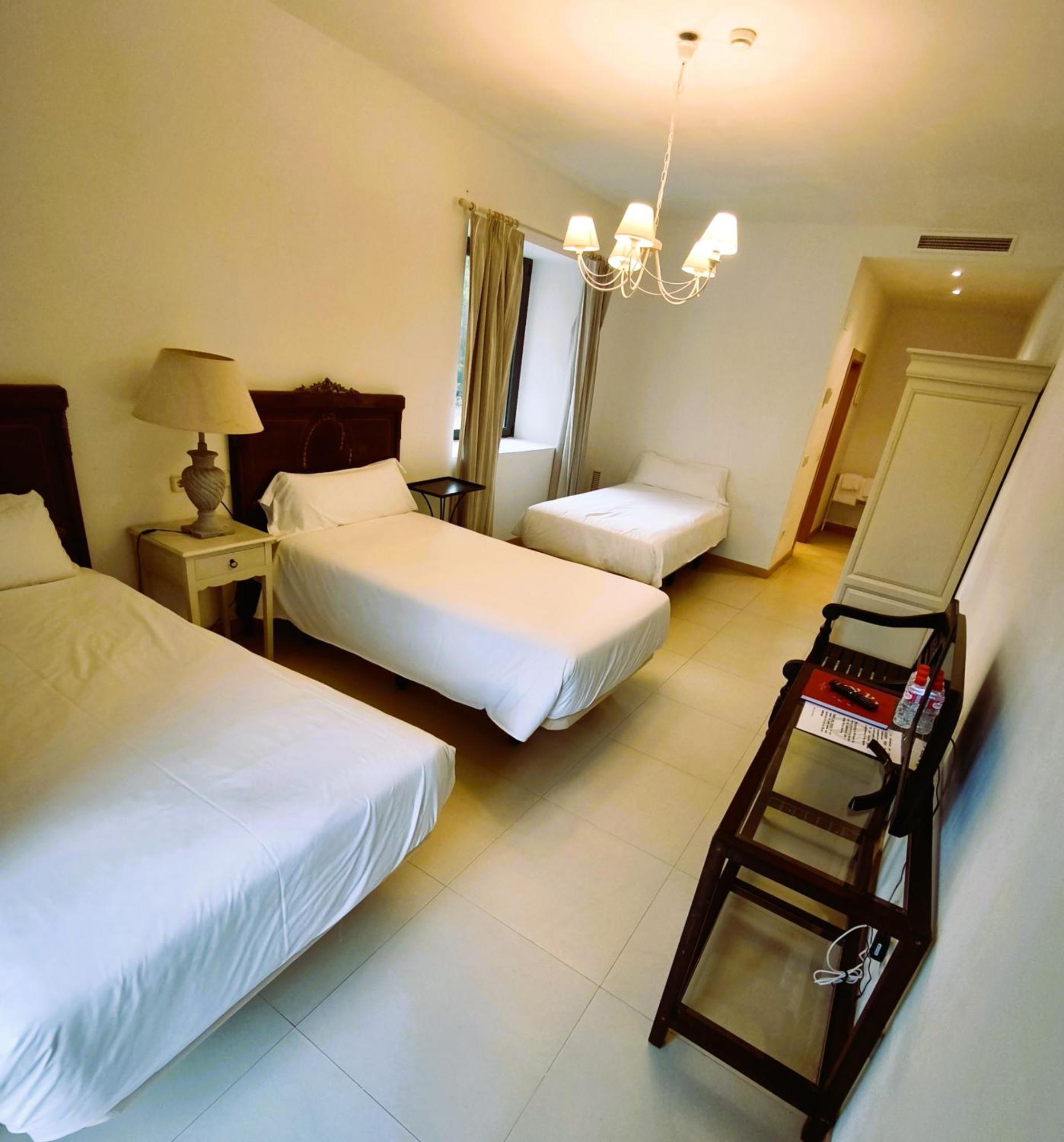 Hotel Villa Marcilla Buitenkant foto