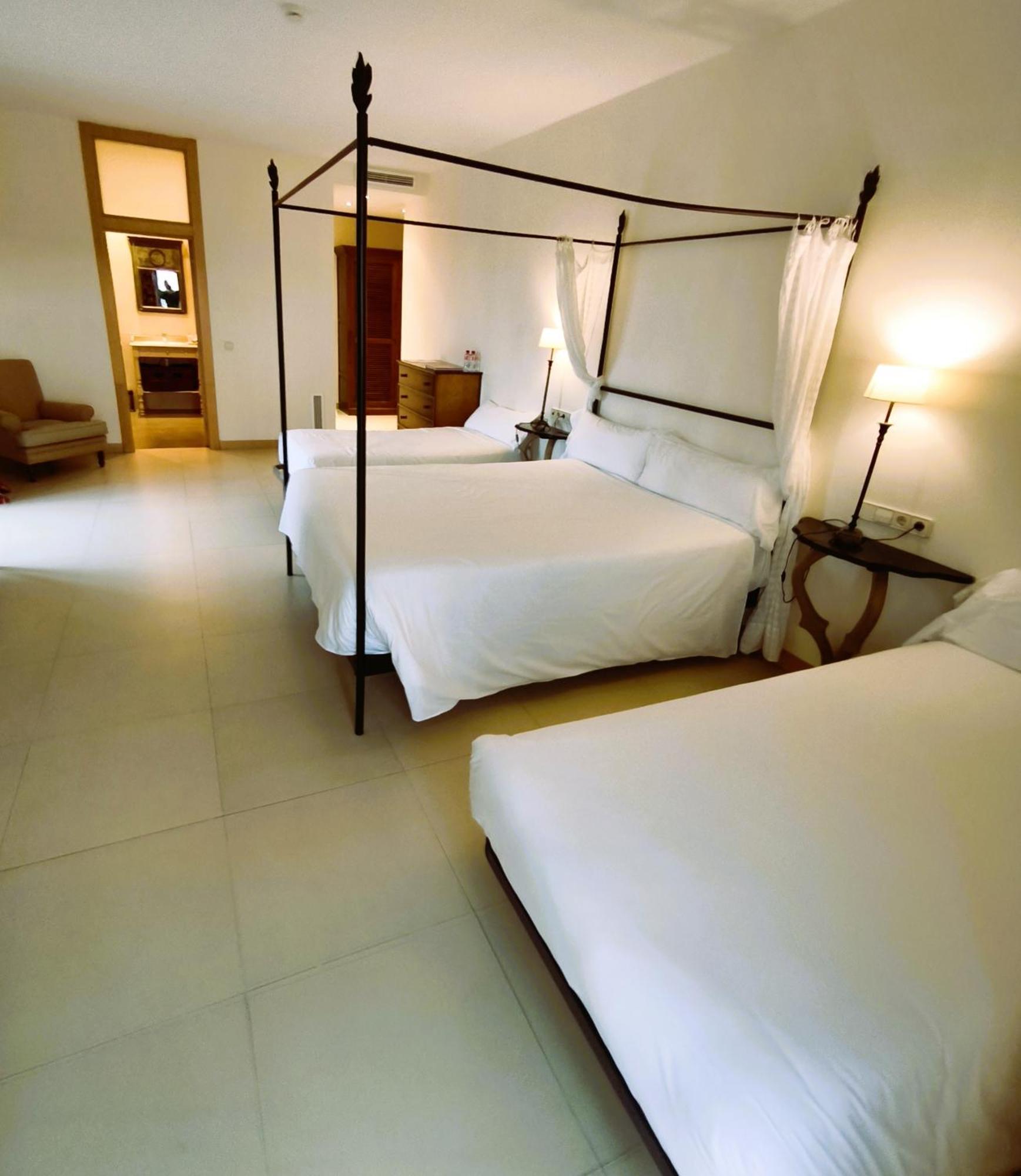 Hotel Villa Marcilla Buitenkant foto