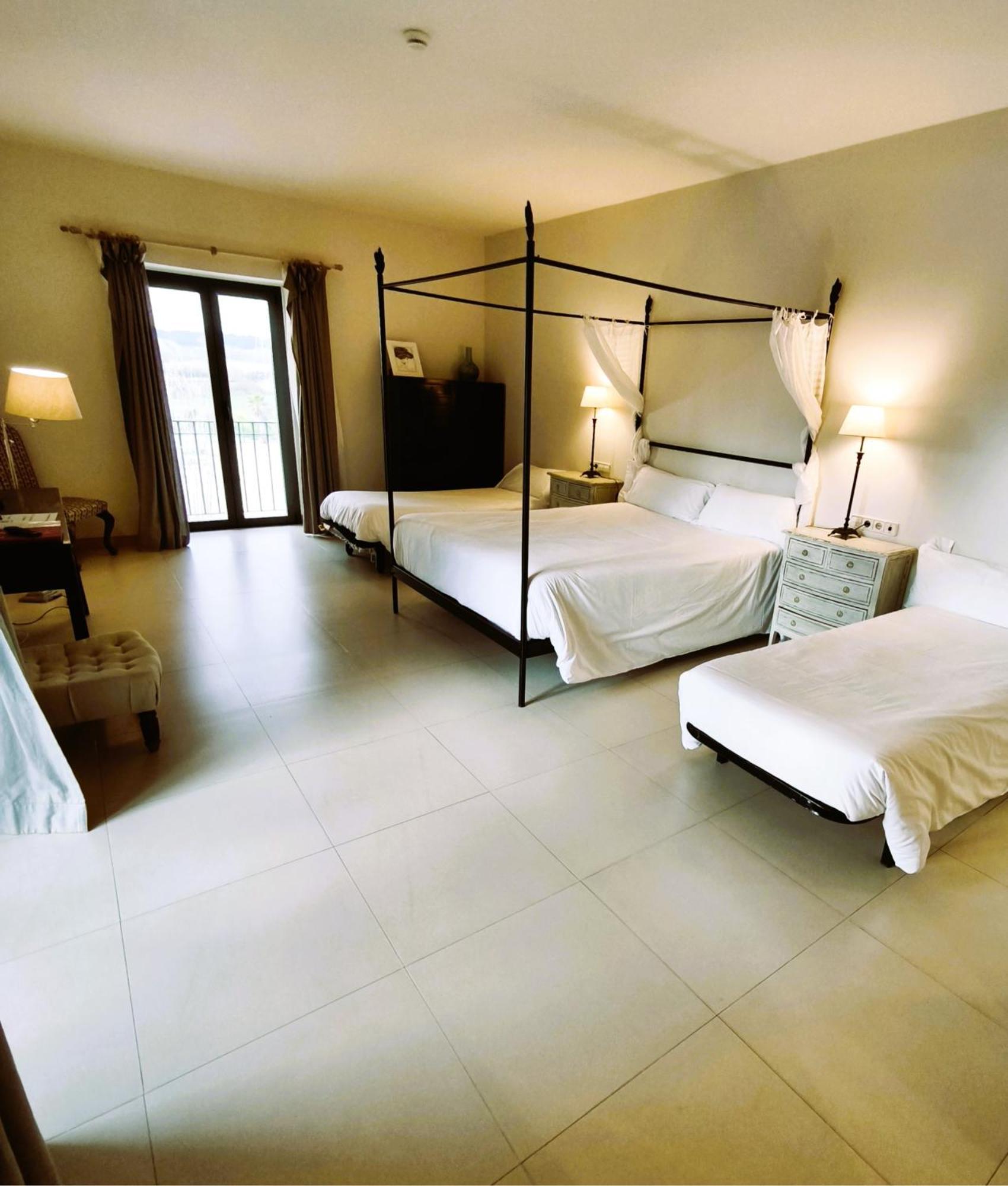 Hotel Villa Marcilla Buitenkant foto