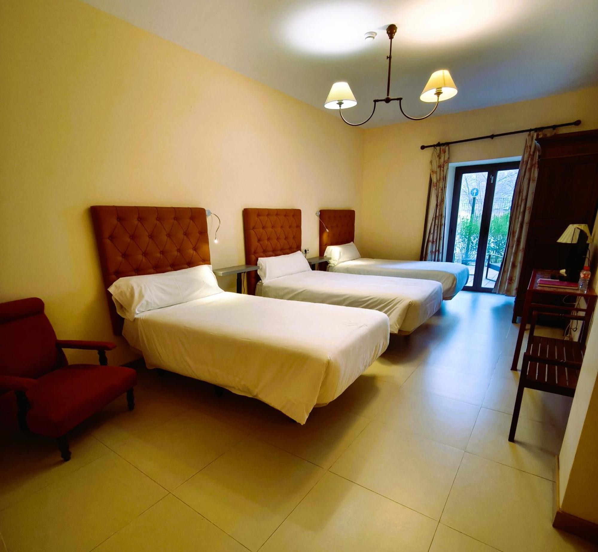 Hotel Villa Marcilla Buitenkant foto
