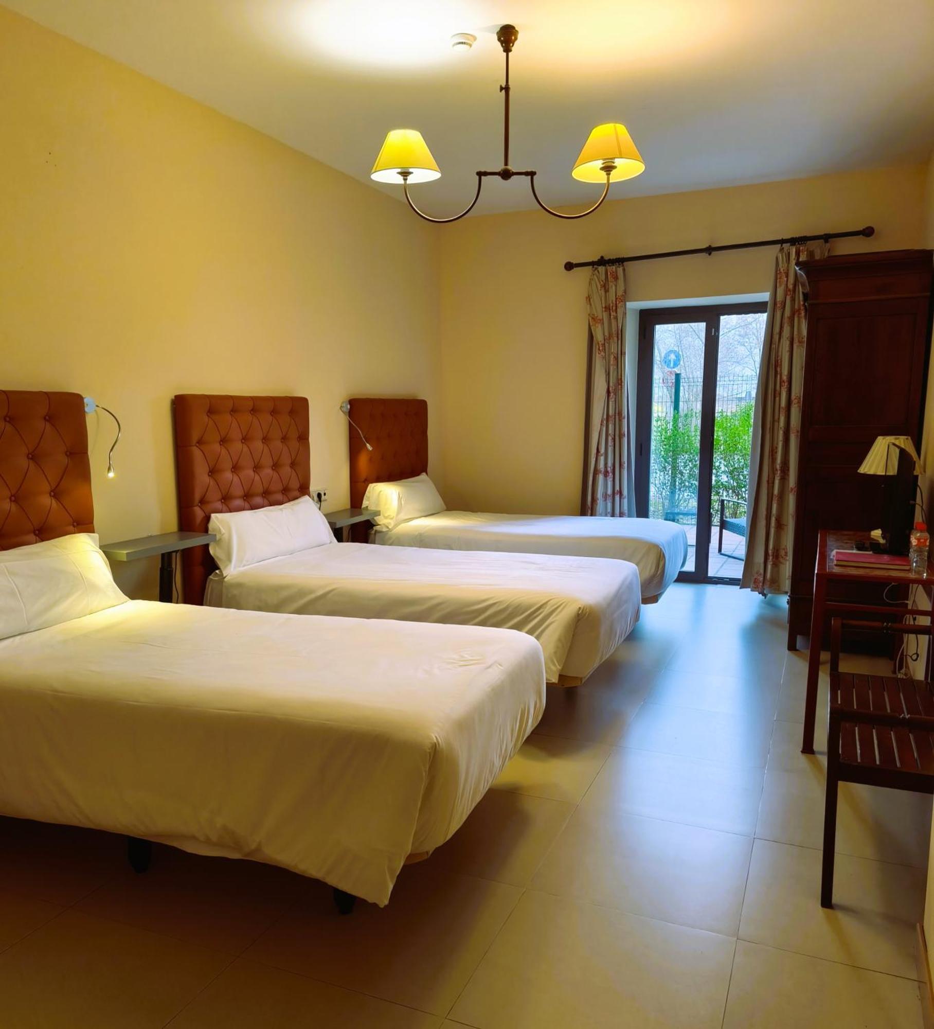 Hotel Villa Marcilla Buitenkant foto