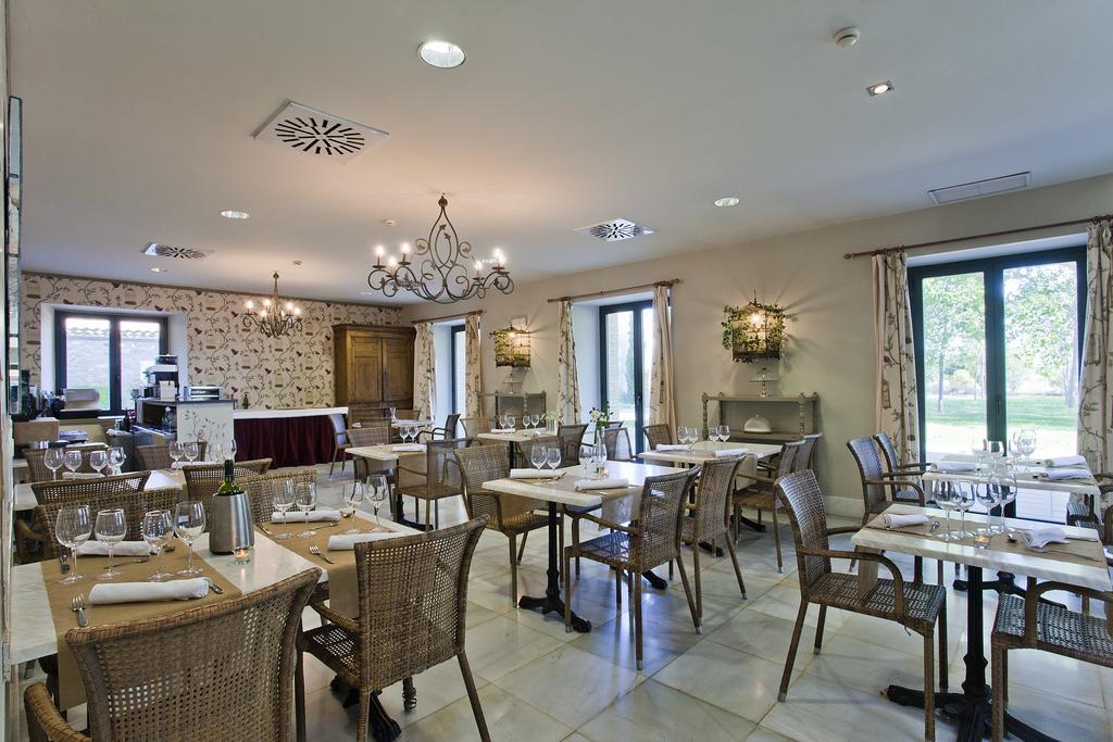 Hotel Villa Marcilla Buitenkant foto