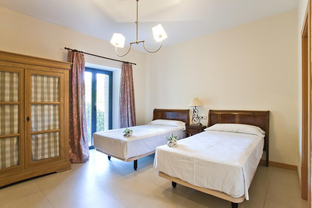 Hotel Villa Marcilla Buitenkant foto