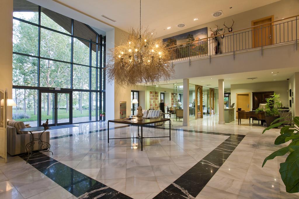 Hotel Villa Marcilla Buitenkant foto