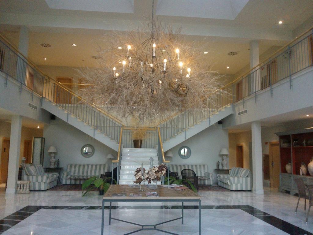 Hotel Villa Marcilla Buitenkant foto
