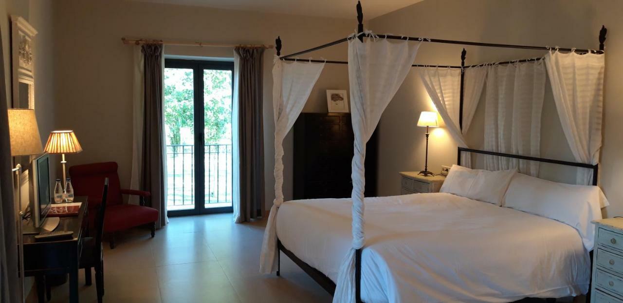 Hotel Villa Marcilla Buitenkant foto