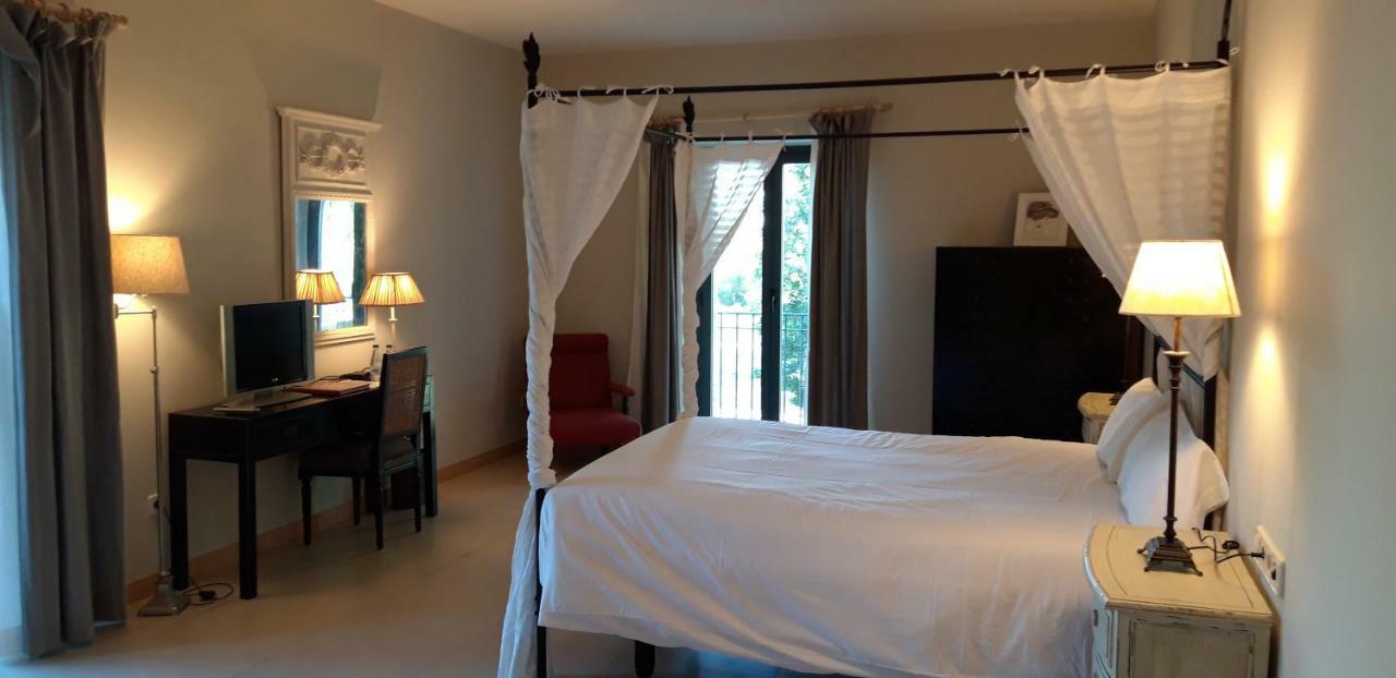 Hotel Villa Marcilla Buitenkant foto