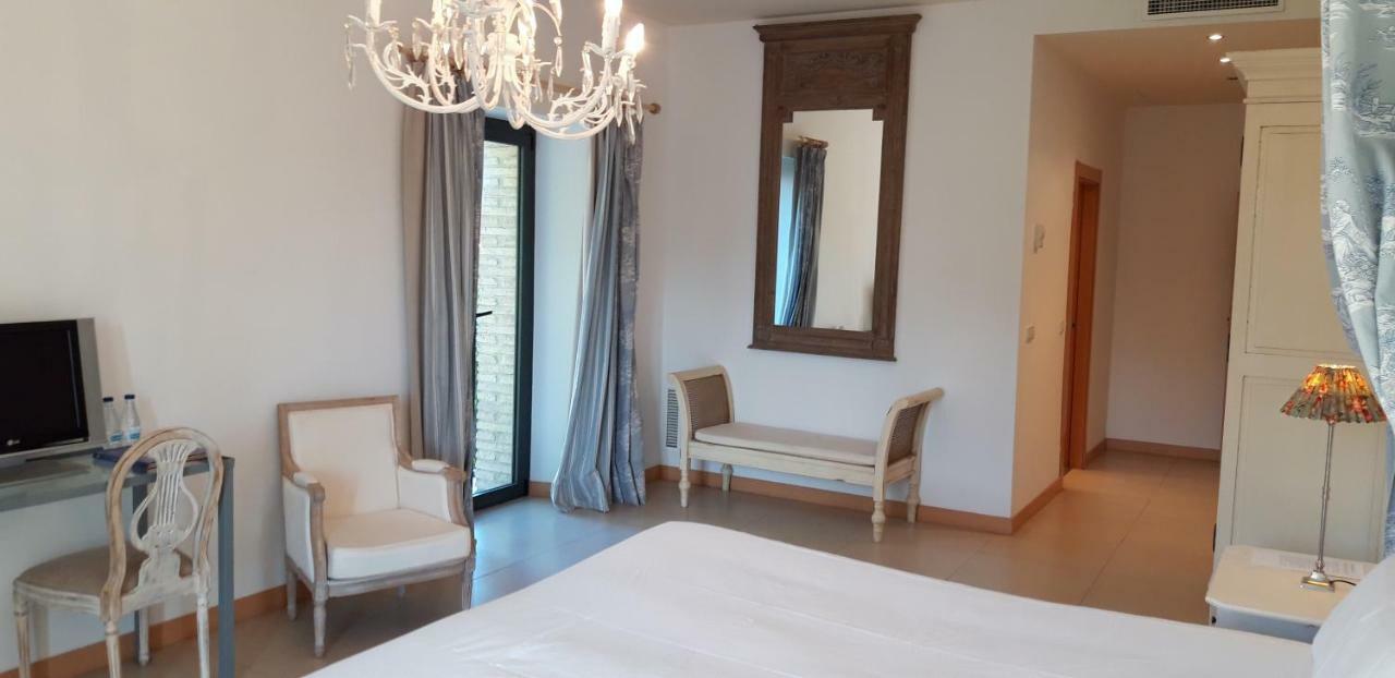 Hotel Villa Marcilla Buitenkant foto