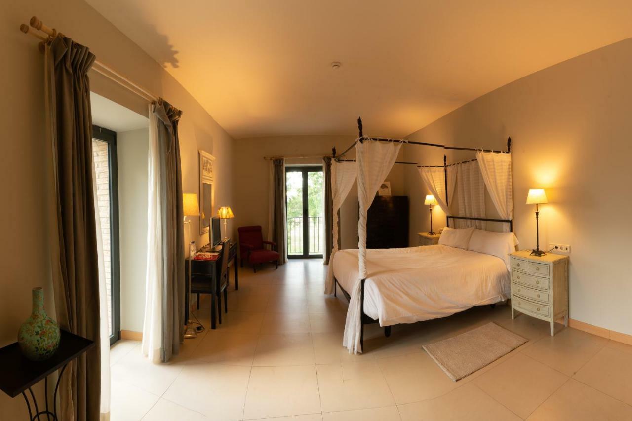 Hotel Villa Marcilla Buitenkant foto