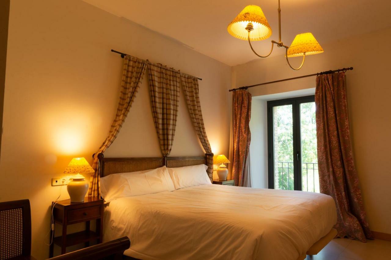 Hotel Villa Marcilla Buitenkant foto