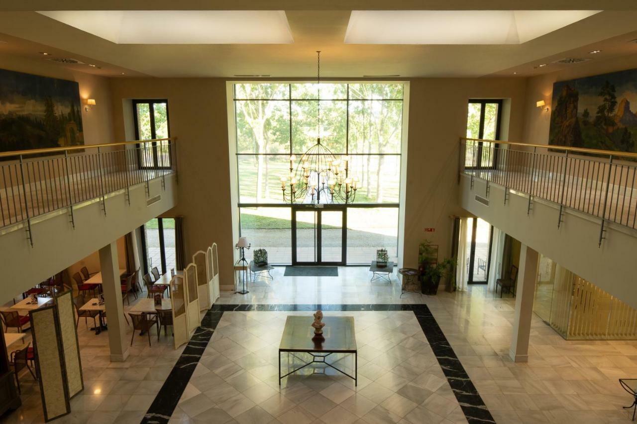 Hotel Villa Marcilla Buitenkant foto